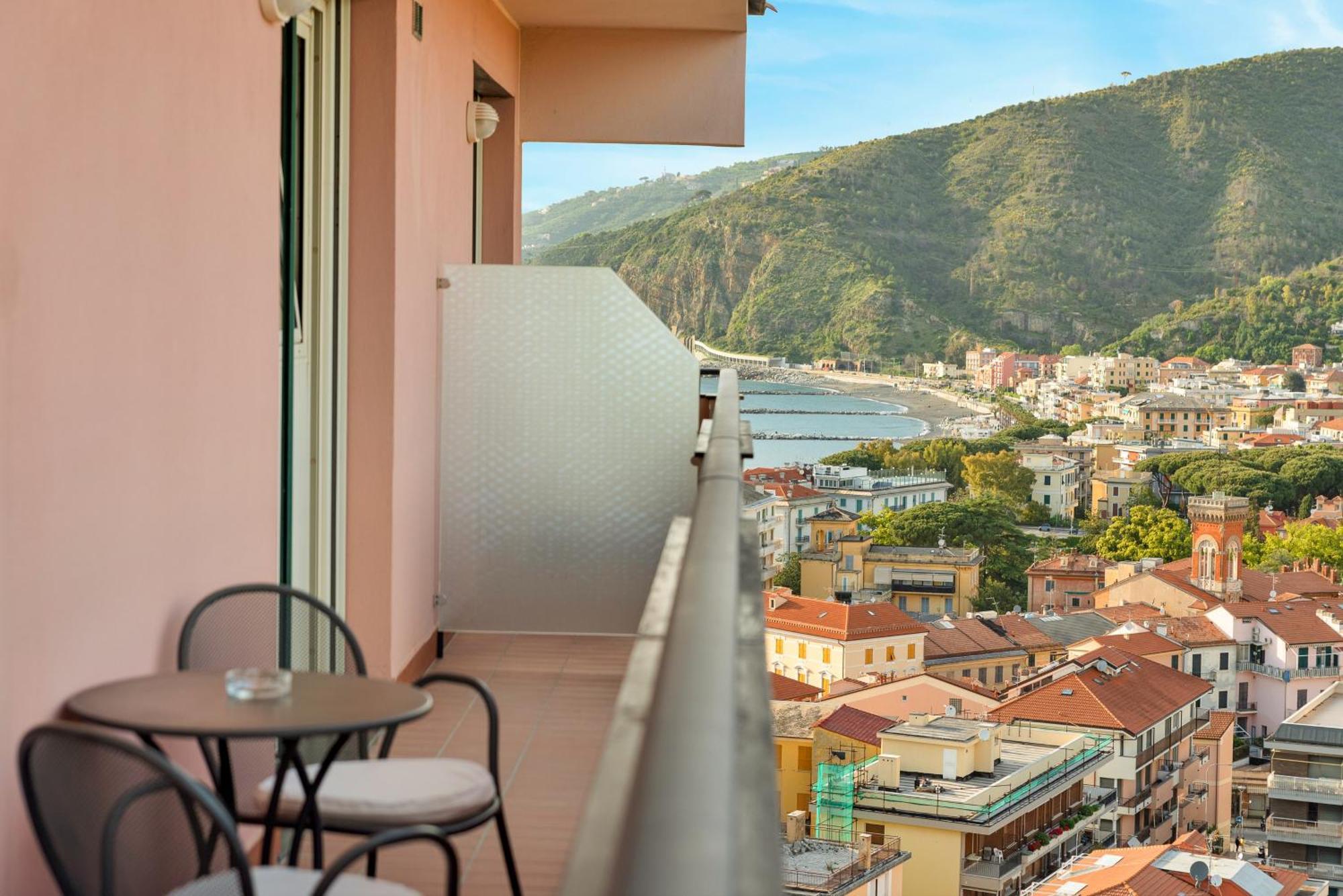 Hotel Vis A Vis Sestri Levante Bagian luar foto
