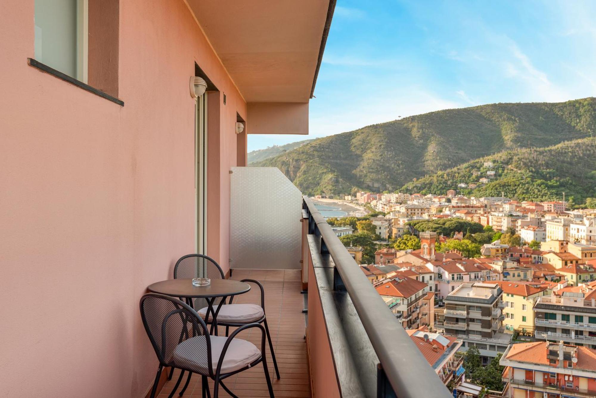 Hotel Vis A Vis Sestri Levante Bagian luar foto