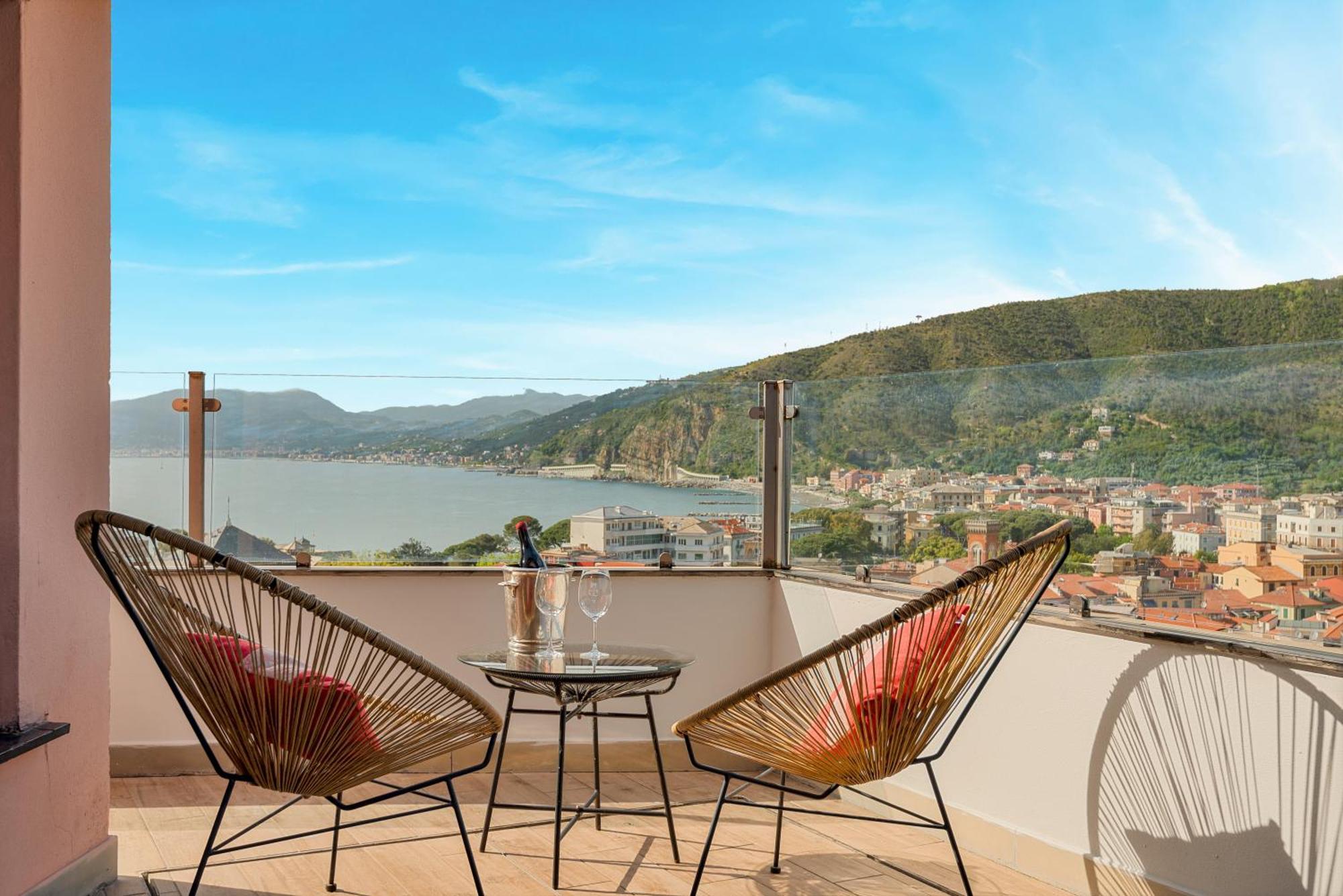 Hotel Vis A Vis Sestri Levante Bagian luar foto