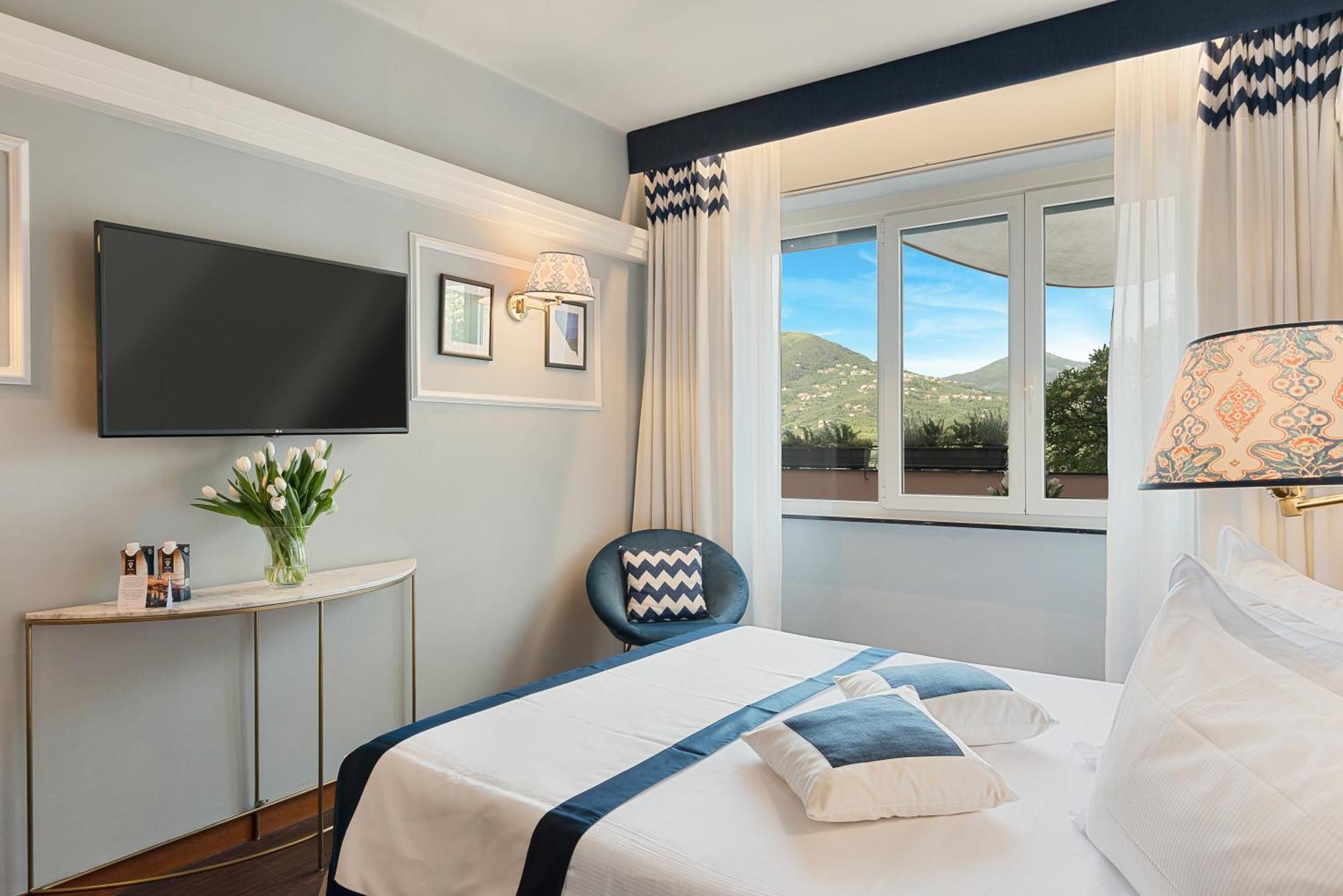 Hotel Vis A Vis Sestri Levante Bagian luar foto