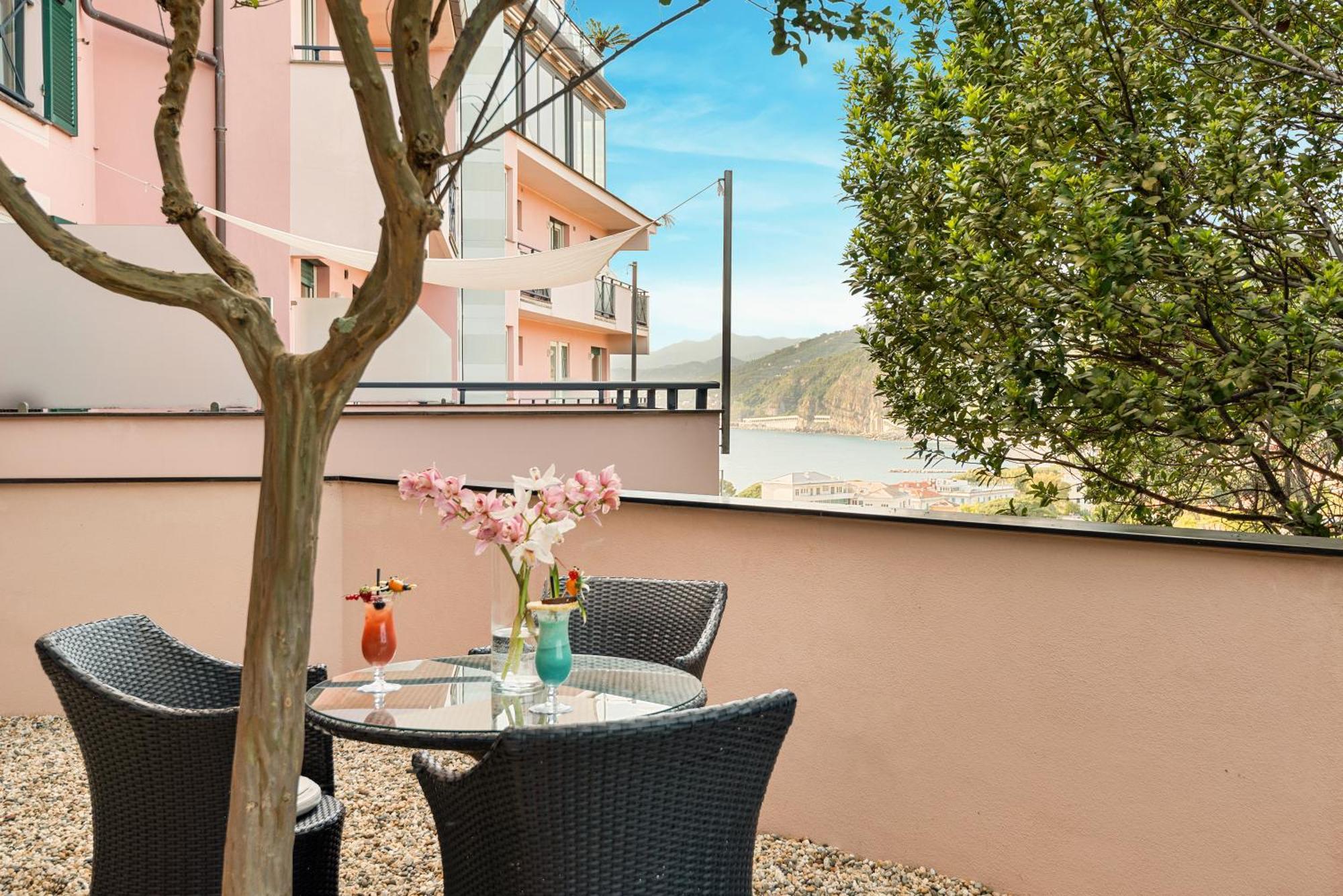 Hotel Vis A Vis Sestri Levante Bagian luar foto